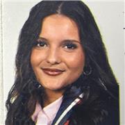 Persona con motivación de enseñanza y apoyo a personas de todas las edades para mejorar su inglés